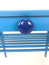 Afbeelding in Gallery-weergave laden, Geüpcycled Vintage Nachtkastje
