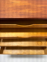 Load image into Gallery viewer, Deens Vintage Dressoir, Børge Mogensen