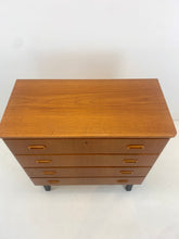 Afbeelding in Gallery-weergave laden, Zweeds Teak Ladekast / Commode