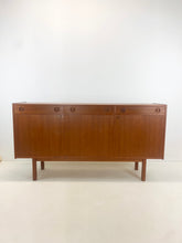 Afbeelding in Gallery-weergave laden, Zweeds Teak Dressoir, Breox