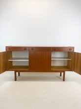 Afbeelding in Gallery-weergave laden, Zweeds Teak Dressoir, Breox