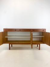 Afbeelding in Gallery-weergave laden, Zweeds Teak Dressoir, Breox
