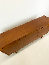 Afbeelding in Gallery-weergave laden, Zweeds Teak Dressoir, Breox