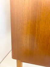 Afbeelding in Gallery-weergave laden, Zweedse Teak Wandkast / Boekenkast