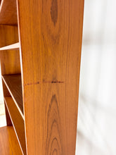 Afbeelding in Gallery-weergave laden, Teak Boekenkast uit Zweden