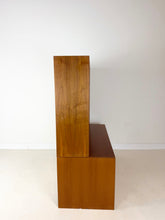 Afbeelding in Gallery-weergave laden, Laag Teak Boekenkast