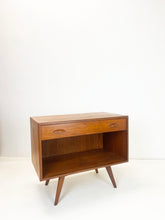 Afbeelding in Gallery-weergave laden, Teak Kastje