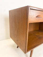 Afbeelding in Gallery-weergave laden, Teak Kastje