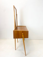 Afbeelding in Gallery-weergave laden, Teak Kaptafel uit Zweden