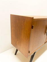 Afbeelding in Gallery-weergave laden, Kleine Teak Dressoir uit Scandinavië