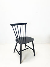 Afbeelding in Gallery-weergave laden, FDB Møbler Spijlenstoelen, 1960s