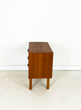 Afbeelding in Gallery-weergave laden, Vintage ladekast uit Scandinavië