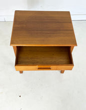 Afbeelding in Gallery-weergave laden, Vintage Nachtkastjes (set van 2)