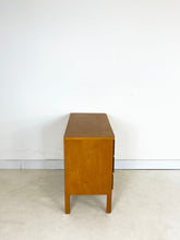 Afbeelding in Gallery-weergave laden, Kleine Berkenhout Ladekast uit Zweden.