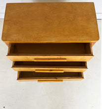 Afbeelding in Gallery-weergave laden, Kleine Berkenhout Ladekast uit Zweden.