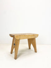 Afbeelding in Gallery-weergave laden, Grote Vintage Kruk uit Zweden
