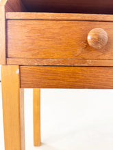 Afbeelding in Gallery-weergave laden, Teak Halkastje / Bank