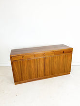 Afbeelding in Gallery-weergave laden, Klein Teak Dressoir, Bertil Fridhagen voor Bodafors