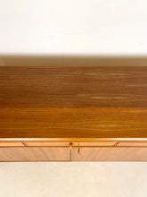 Afbeelding in Gallery-weergave laden, Klein Teak Dressoir, Bertil Fridhagen voor Bodafors