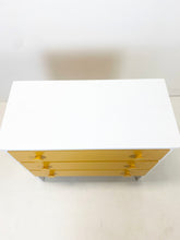 Afbeelding in Gallery-weergave laden, Gerestylde Ladekast, Geel/Wit