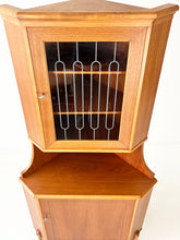 Afbeelding in Gallery-weergave laden, Teak Hoekkast uit Zweden