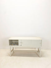 Afbeelding in Gallery-weergave laden, Wit Vintage Kastje