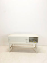 Afbeelding in Gallery-weergave laden, Wit Vintage Kastje