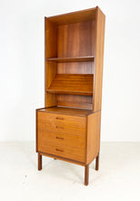 Afbeelding in Gallery-weergave laden, Smalle Teak Boekenkast / Wandkast