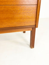 Afbeelding in Gallery-weergave laden, Smalle Teak Boekenkast / Wandkast