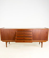Afbeelding in Gallery-weergave laden, Scandinavische Teak Sideboard / Dressoir