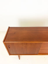 Afbeelding in Gallery-weergave laden, Scandinavische Teak Sideboard / Dressoir