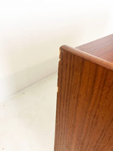 Afbeelding in Gallery-weergave laden, Scandinavische Teak Sideboard / Dressoir