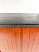 Load image into Gallery viewer, Vintage Wandkast, Mahonie en Skai