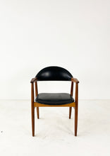 Load image into Gallery viewer, Black Leather Chair