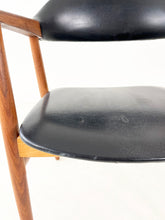 Load image into Gallery viewer, Black Leather Chair