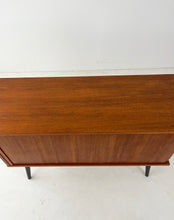 Load image into Gallery viewer, Vintage Teak Schuifdeurkast