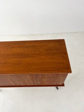Load image into Gallery viewer, Vintage Teak Schuifdeurkast