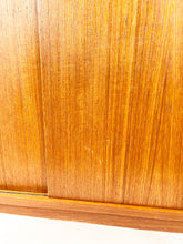 Afbeelding in Gallery-weergave laden, Zweeds Teak Kastje