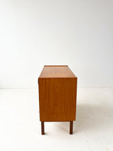 Afbeelding in Gallery-weergave laden, Zweeds Teak Kastje