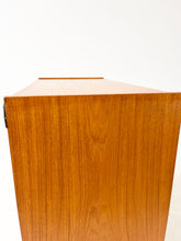 Afbeelding in Gallery-weergave laden, Zweeds Teak Kastje