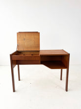 Afbeelding in Gallery-weergave laden, Teak Kaptafel / Bureautje