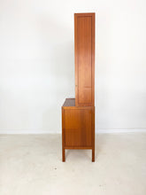 Afbeelding in Gallery-weergave laden, Zweedse Vintage Wandkast / Boekenkast (set van 3 kasten)