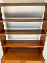 Afbeelding in Gallery-weergave laden, Teak Wandkast / Boekenkast uit Zweden