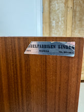 Afbeelding in Gallery-weergave laden, Brede Teak Dressoir / Sideboard uit Zweden, Möbelfabriken Linden
