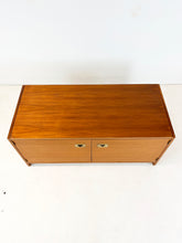 Afbeelding in Gallery-weergave laden, Low Vintage Standing Cabinet