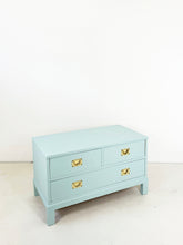 Afbeelding in Gallery-weergave laden, Lage Vintage Ladekast