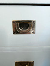 Afbeelding in Gallery-weergave laden, Lage Vintage Ladekast