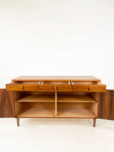 Afbeelding in Gallery-weergave laden, Klein Teak Dressoir / Sideboard, Bertil Fridhagen voor Bodafors