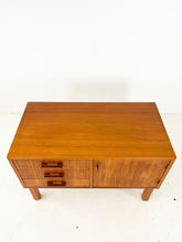 Afbeelding in Gallery-weergave laden, Lage Teak Opbergkast