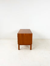 Afbeelding in Gallery-weergave laden, Lage Teak Opbergkast